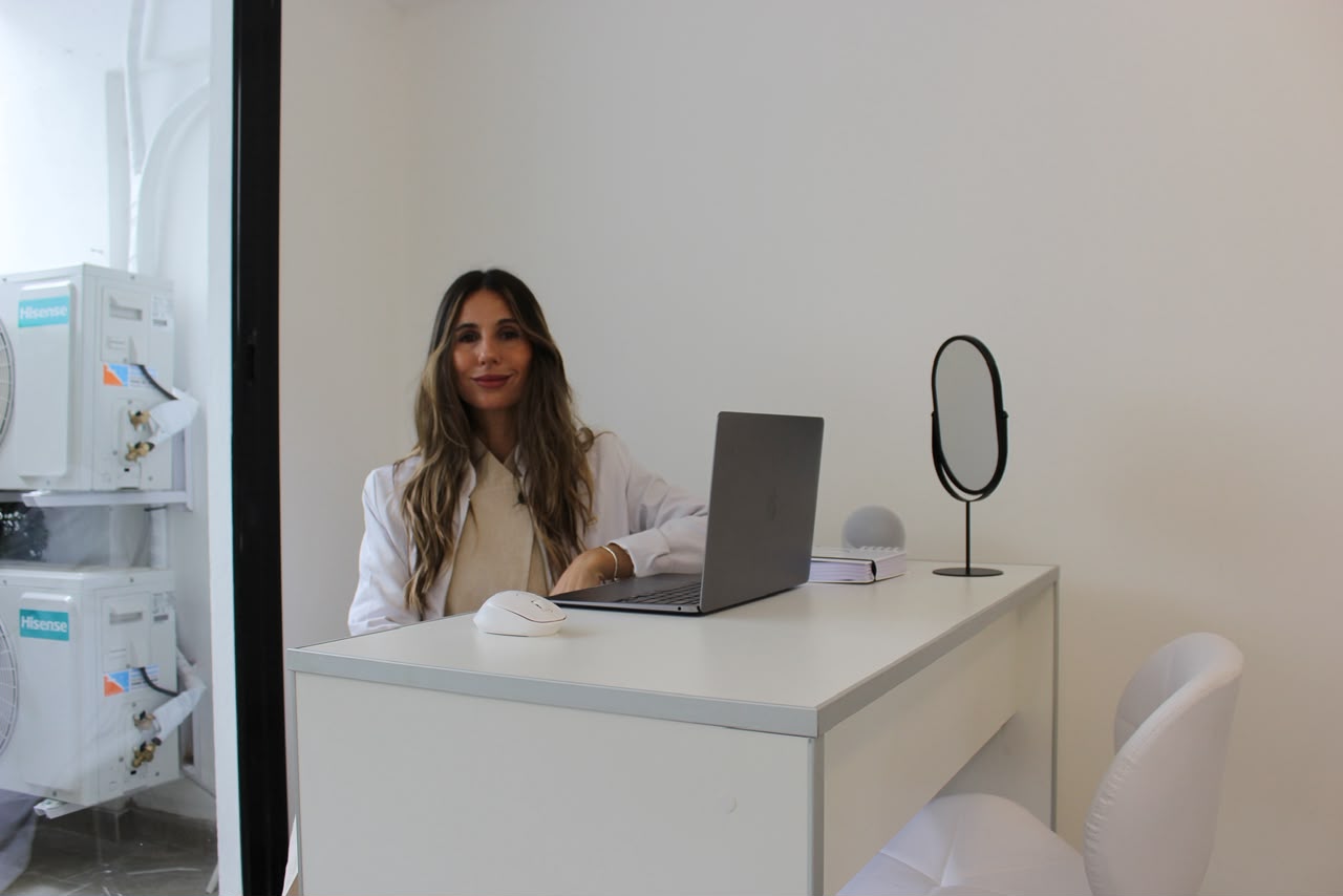 Consulta de ginecología estética y regenerativa con la Dra. Perochena en su consultorio de Núñez